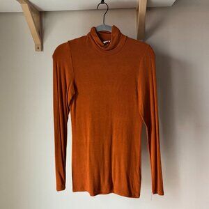 Orange Wilfred turtleneck HUET shirt